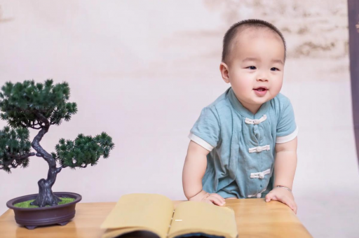 肇州六个月宝宝可以坐吗